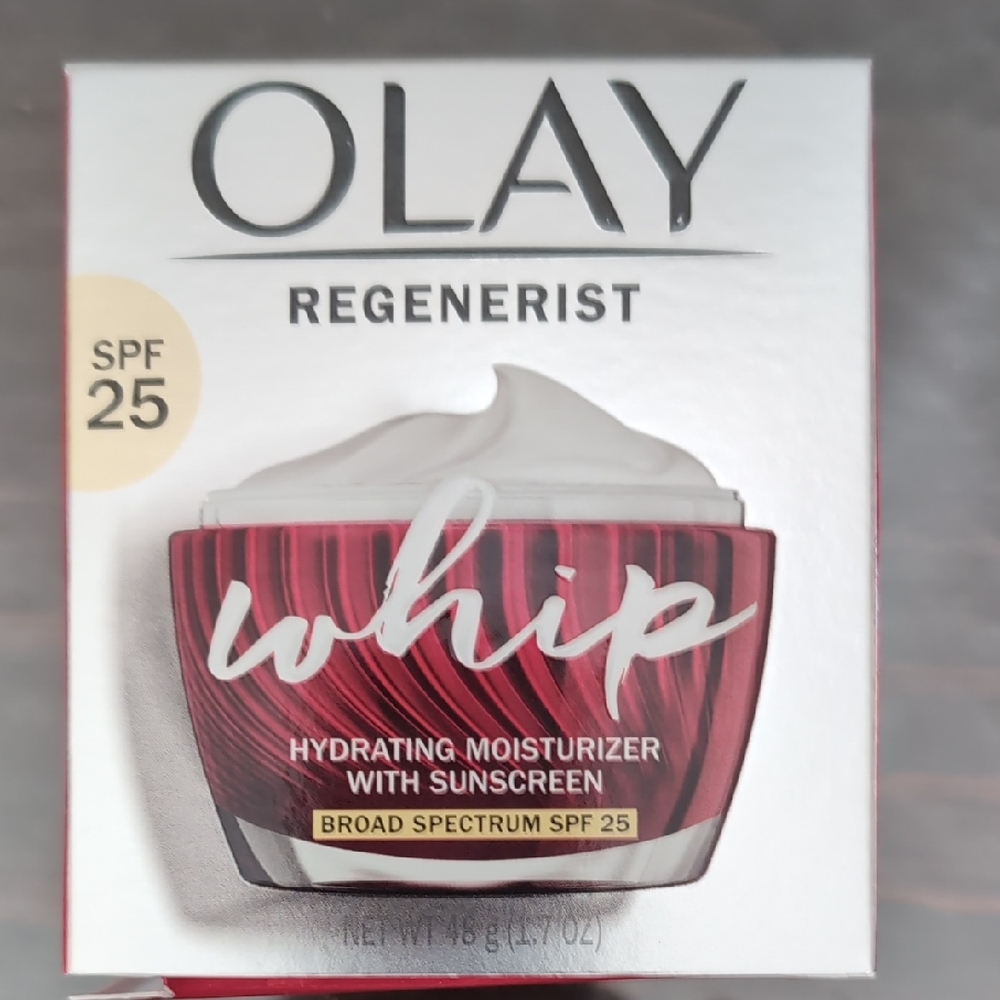 OLAY Regenerist Whip Moisturizer with SPF 25 - Red and White